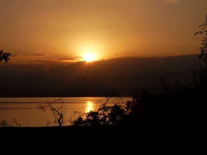 Kenia Lake Baringo Island Camp sundowner with Gin